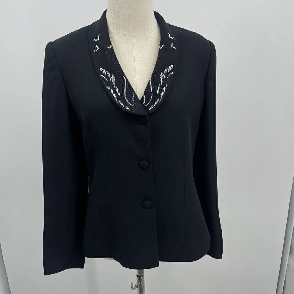 Emily womans vintage black blazer sz 8 floral embroidered